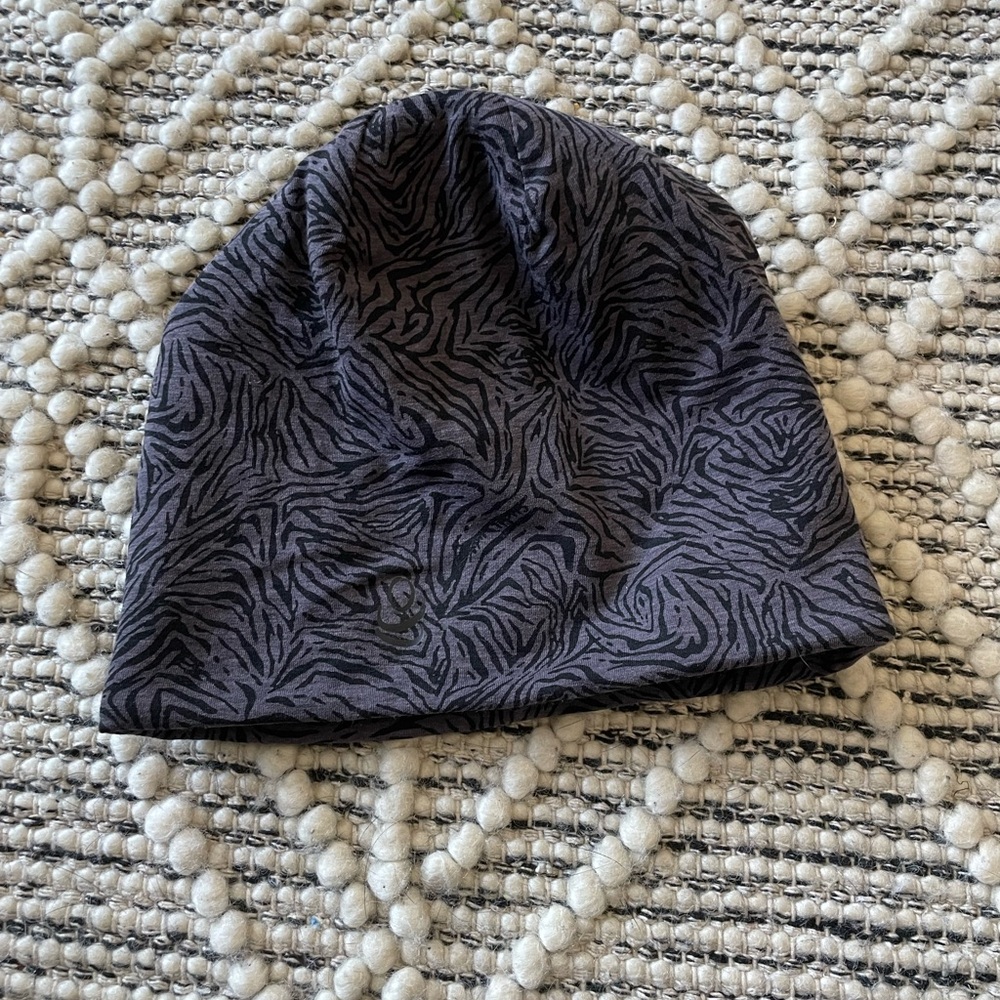 CUDDLEDUDS Beanie Hat - Gray and Black
